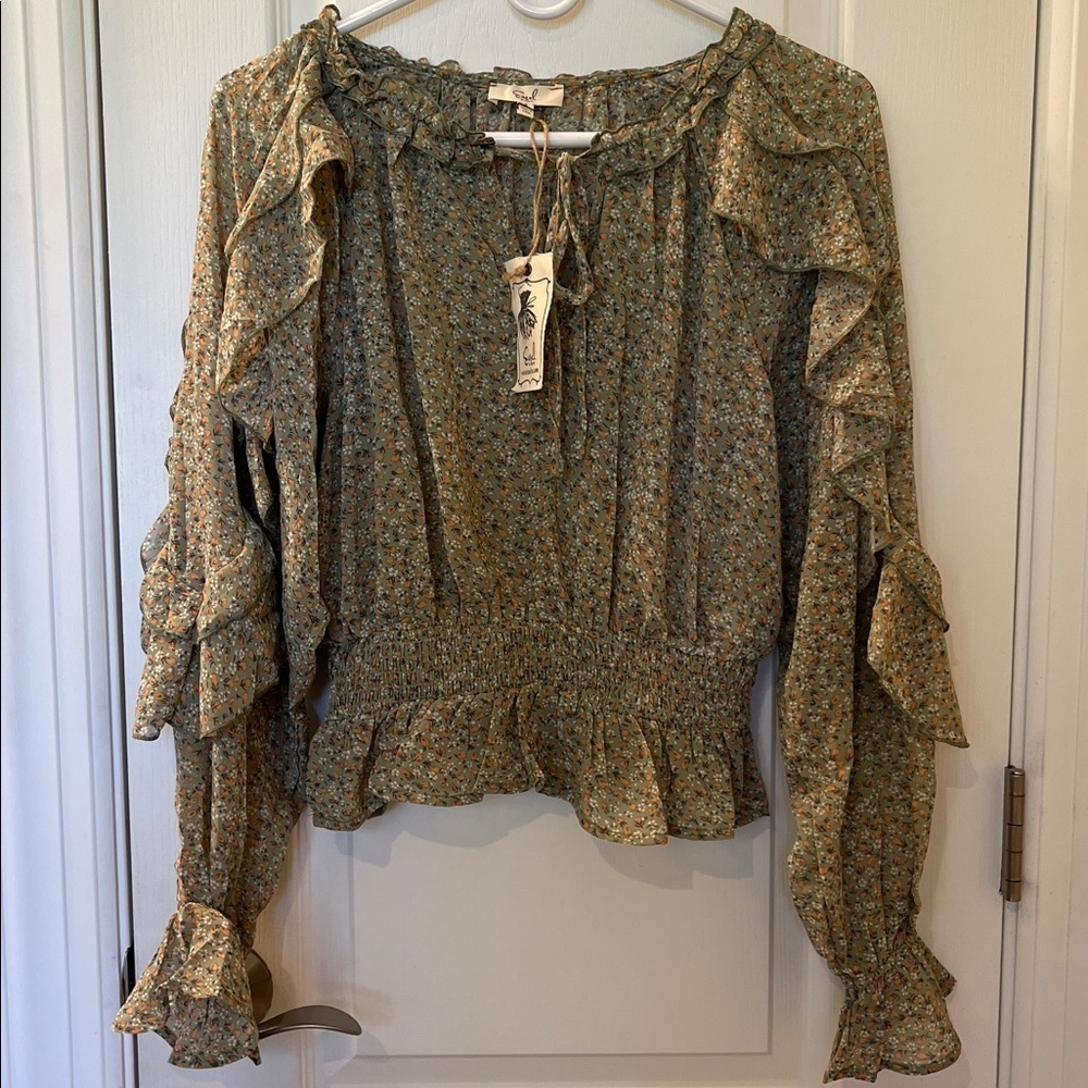 🆕 Easel Women's Floral Blouse Size S Green Ruffle Smocked Waist